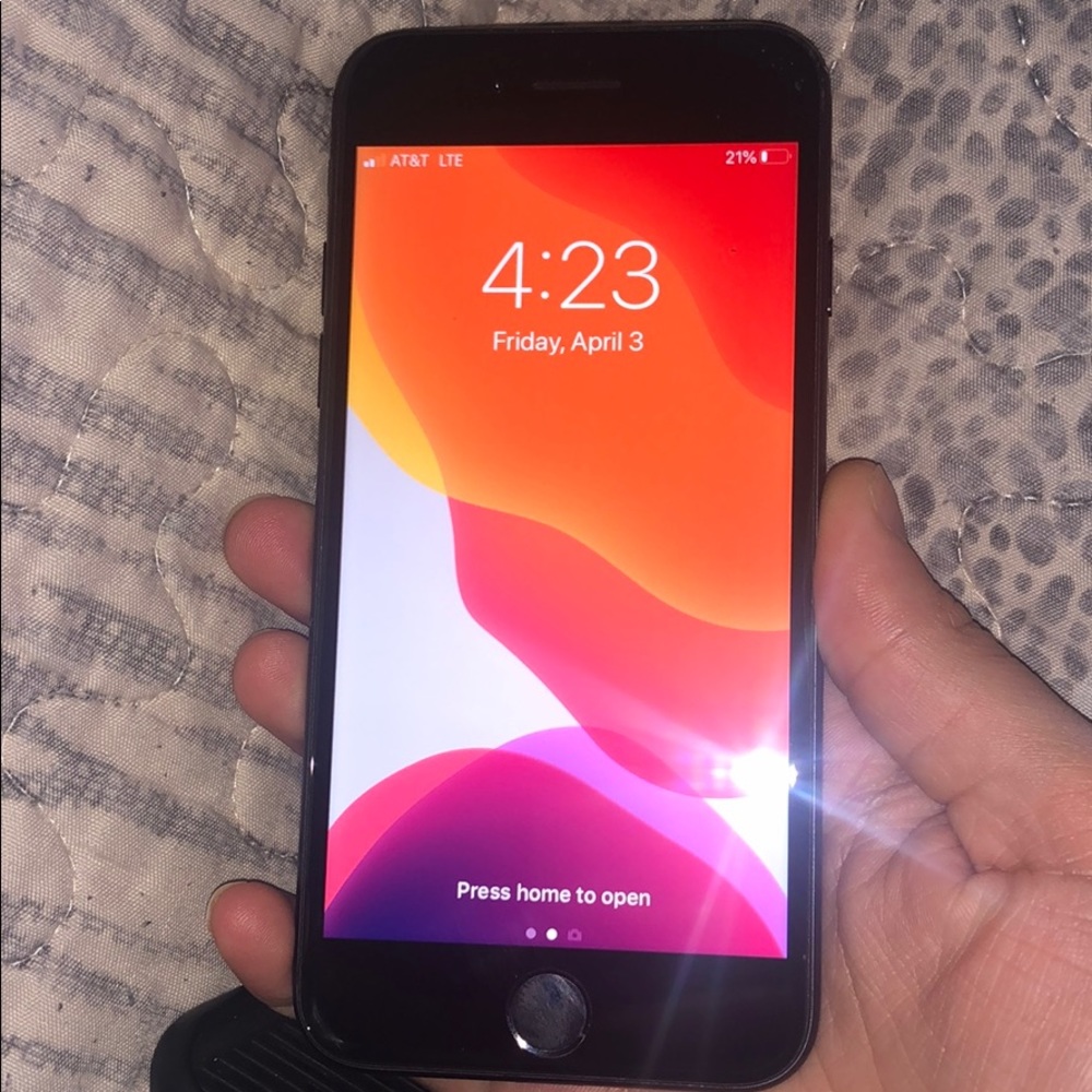 iPhone7 unlocked, case and pop socket